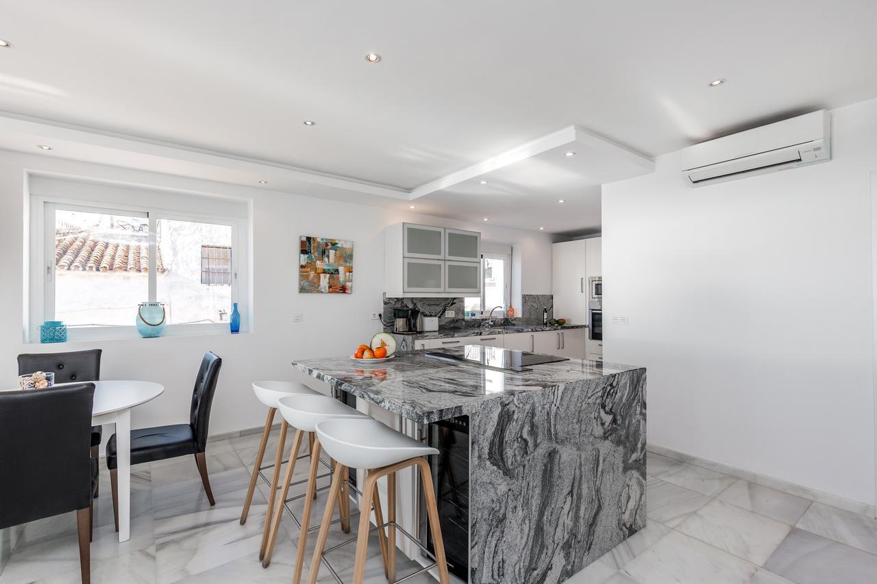 Front Line Penthouse Puerto Banus With Sea Views Lägenhet Marbella Exteriör bild